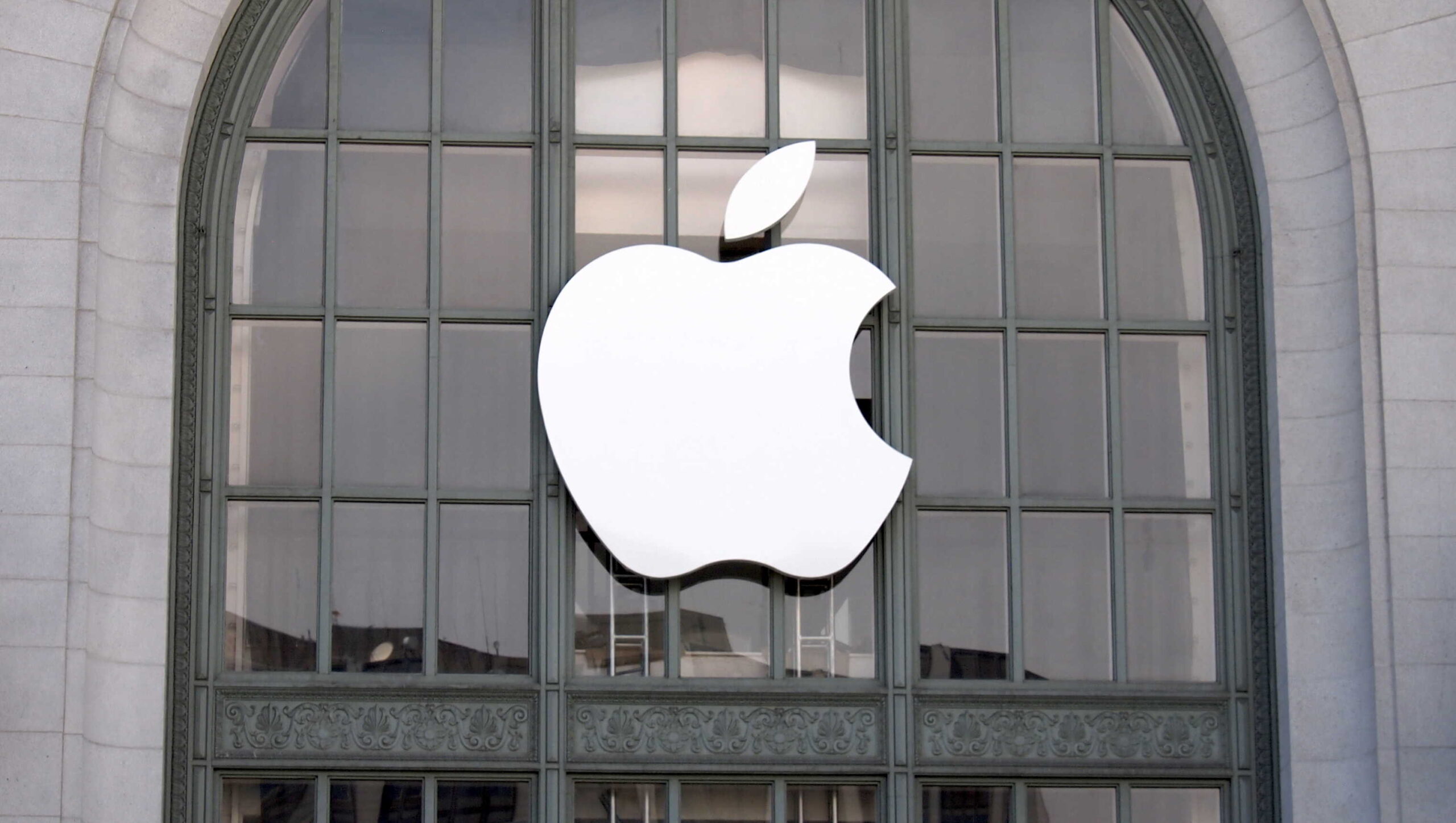 Apple AI chief leaving as iPhone maker plays catch-up