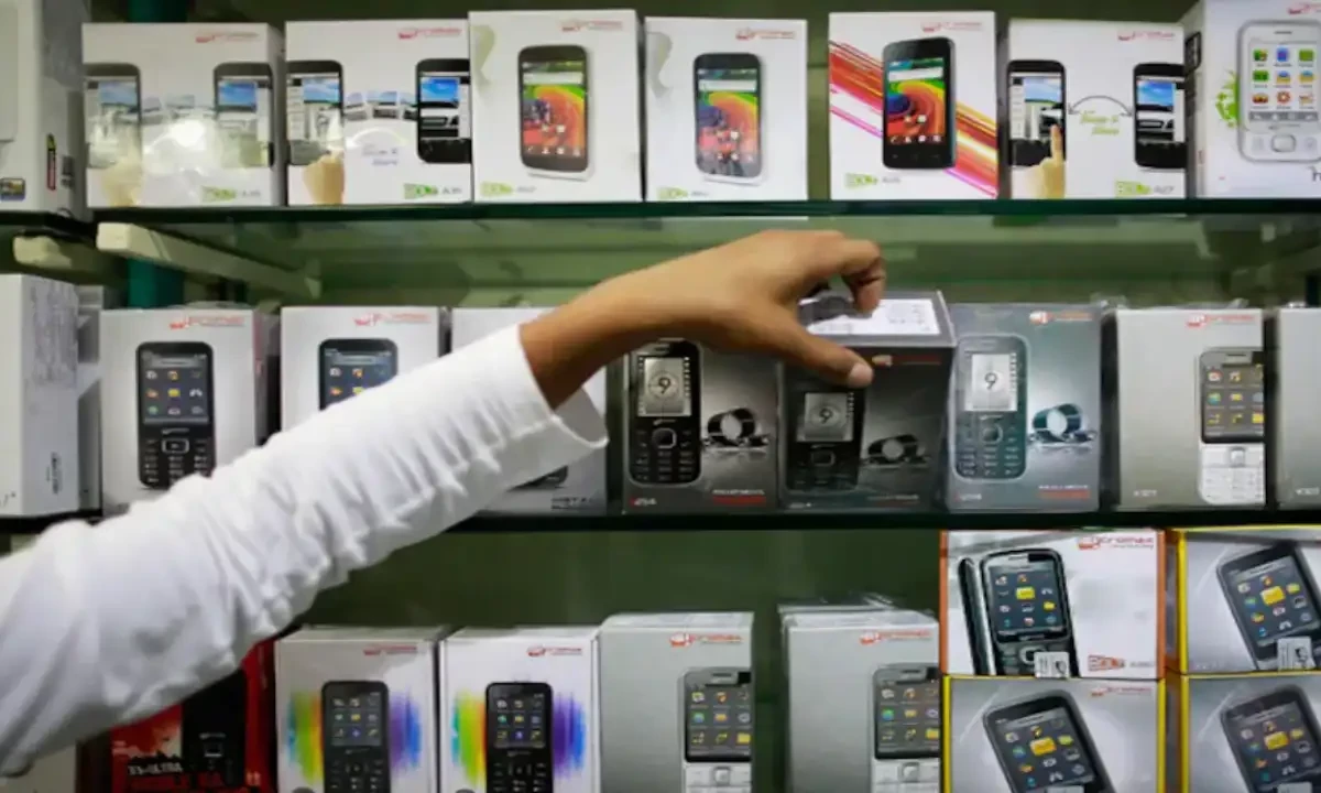 Govt Considers Tax Relief to Make 5G Phones Affordable