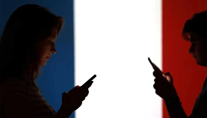 France’s National Assembly approves banning under-15s from social media